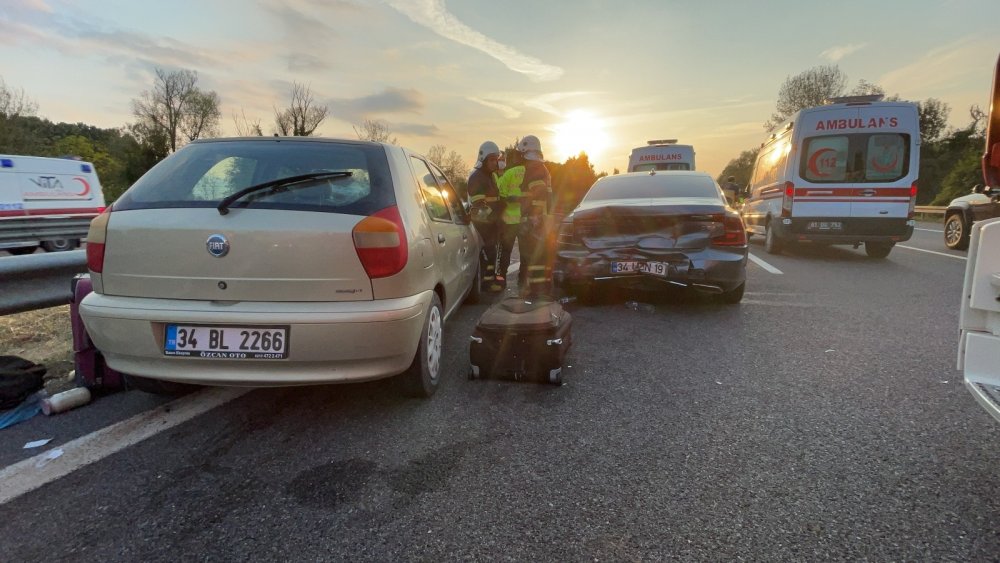 TEM'de iki otomobil çarpıştı! Yaralı anne ’Oğlum nerede?’ diye feryat etti