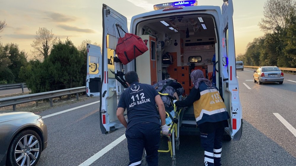 TEM'de iki otomobil çarpıştı! Yaralı anne ’Oğlum nerede?’ diye feryat etti