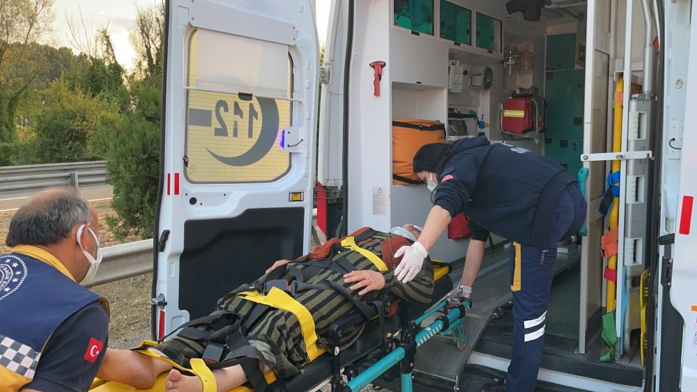 TEM'de iki otomobil çarpıştı! Yaralı anne ’Oğlum nerede?’ diye feryat etti