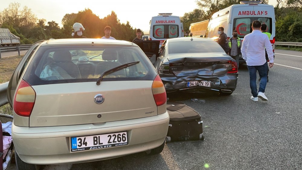 TEM'de iki otomobil çarpıştı! Yaralı anne ’Oğlum nerede?’ diye feryat etti