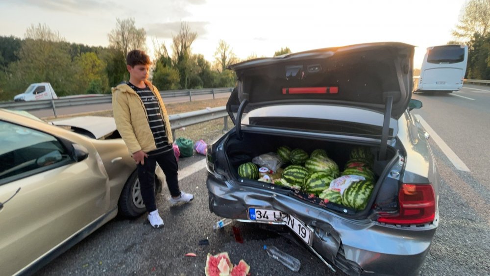 TEM'de iki otomobil çarpıştı! Yaralı anne ’Oğlum nerede?’ diye feryat etti
