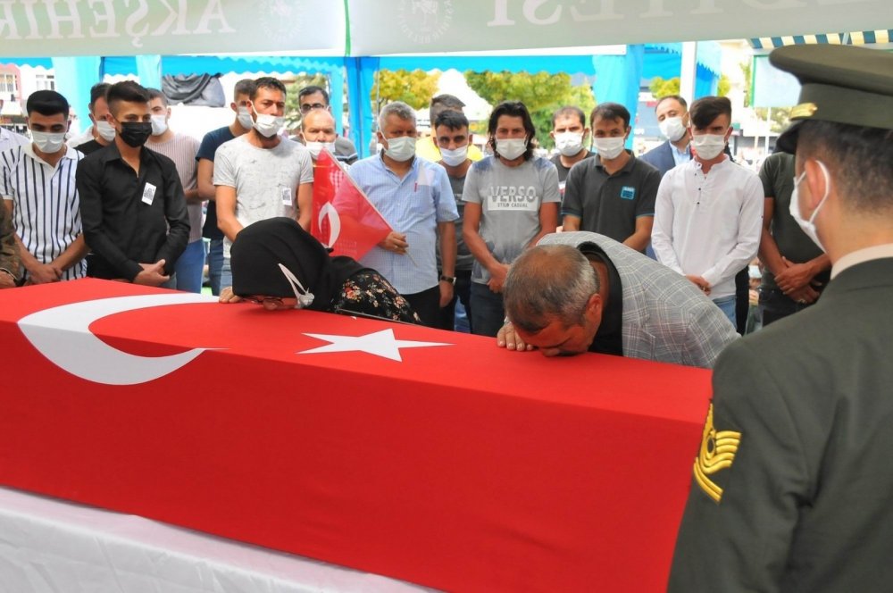 Konya aslanına veda etti! Şehit Ömer Faruk Erdem anne ve babasına kavuştu