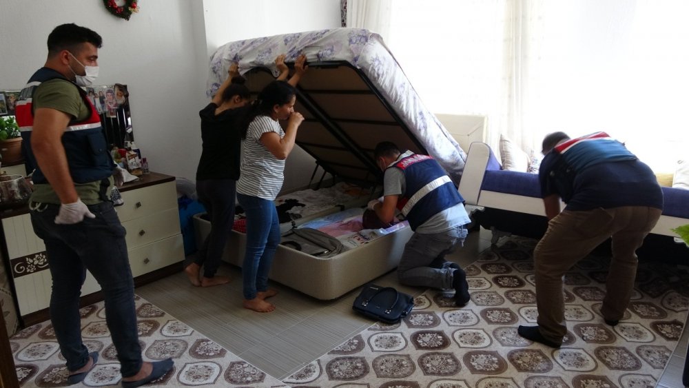 Konya'dan aldıkları tabancaları Manavgat’ta satmak isterken yakalandılar
