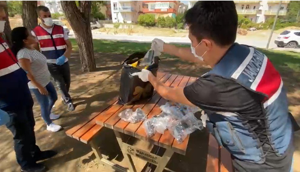 Konya'dan aldıkları tabancaları Manavgat’ta satmak isterken yakalandılar