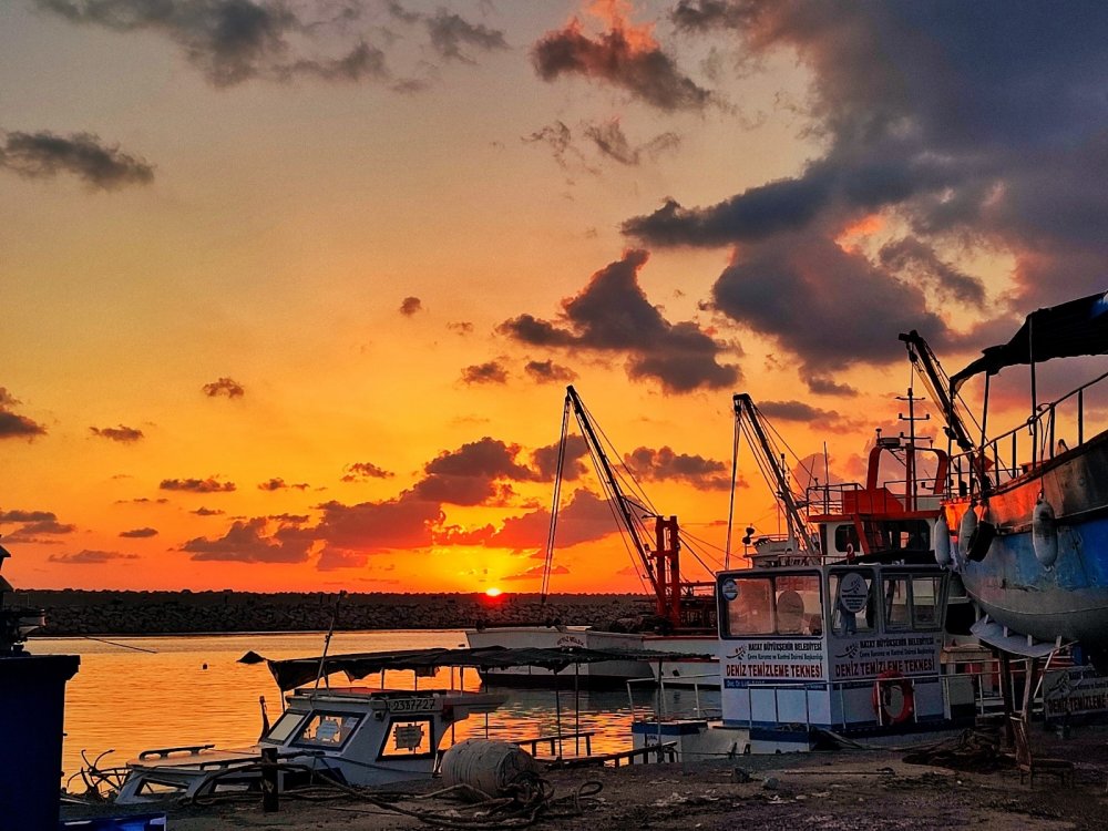 Hatay'da gün batımı görenleri mest etti