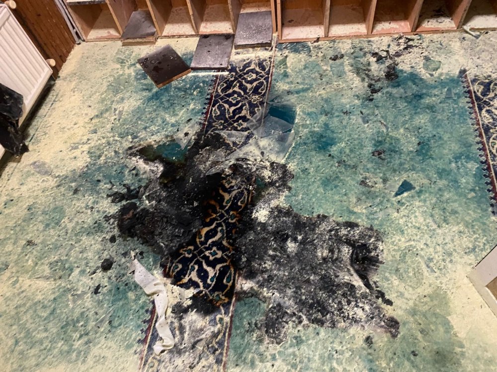 İstanbul'da tarihi cami kundaklandı!