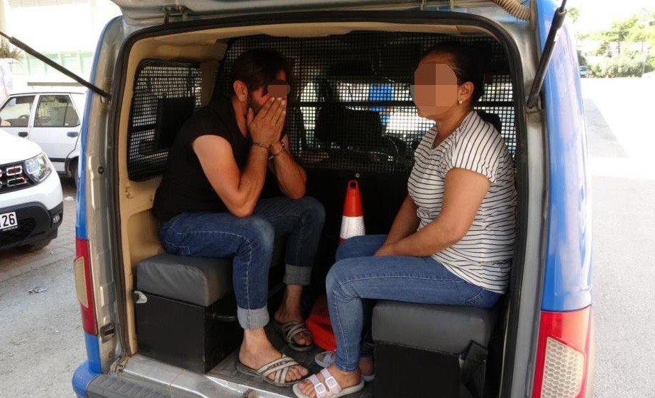 Konya'dan götürdüğü kaçak silahları Manavgat'ta satmak isteyen kadın ve yardım eden şahıs tutuklandı
