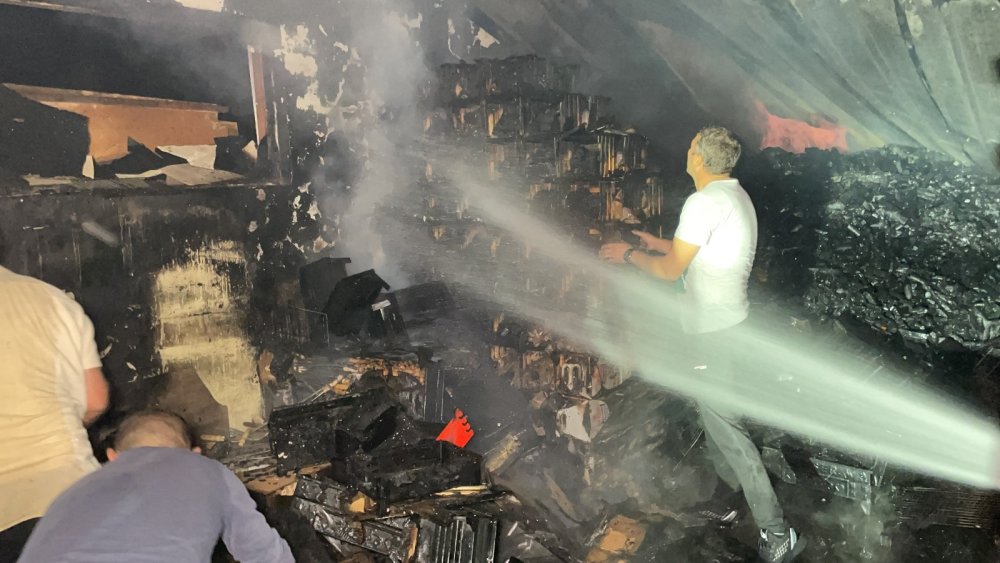 Mangal kömürü imalathanesindeki yangın! Ekipler müdahale ediyor