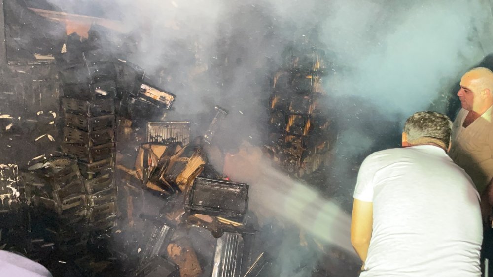 Mangal kömürü imalathanesindeki yangın! Ekipler müdahale ediyor