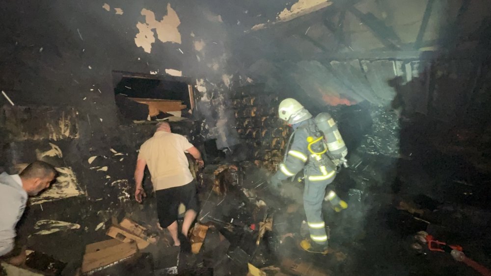 Mangal kömürü imalathanesindeki yangın! Ekipler müdahale ediyor