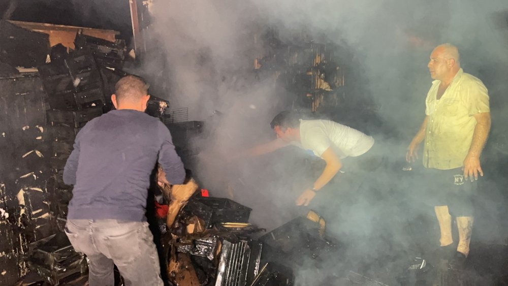 Mangal kömürü imalathanesindeki yangın! Ekipler müdahale ediyor