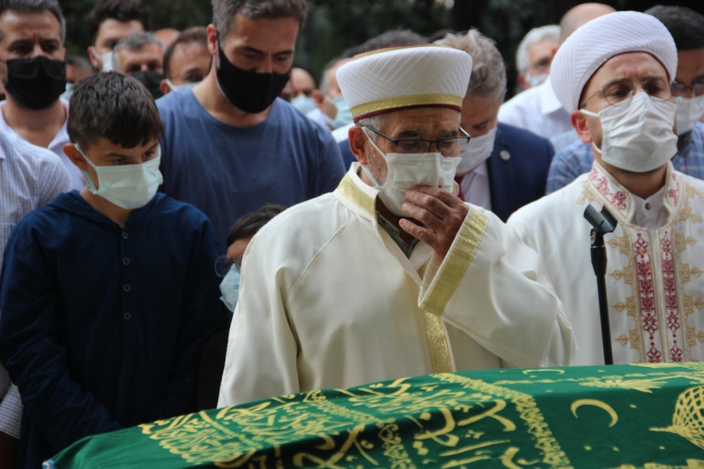 Korona virüse yenik düşen Doktor Hasan Feyzi Katıöz dualarla defnedildi