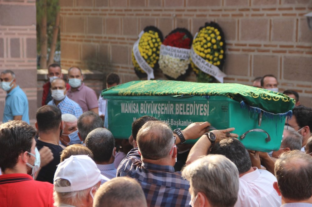 Korona virüse yenik düşen Doktor Hasan Feyzi Katıöz dualarla defnedildi