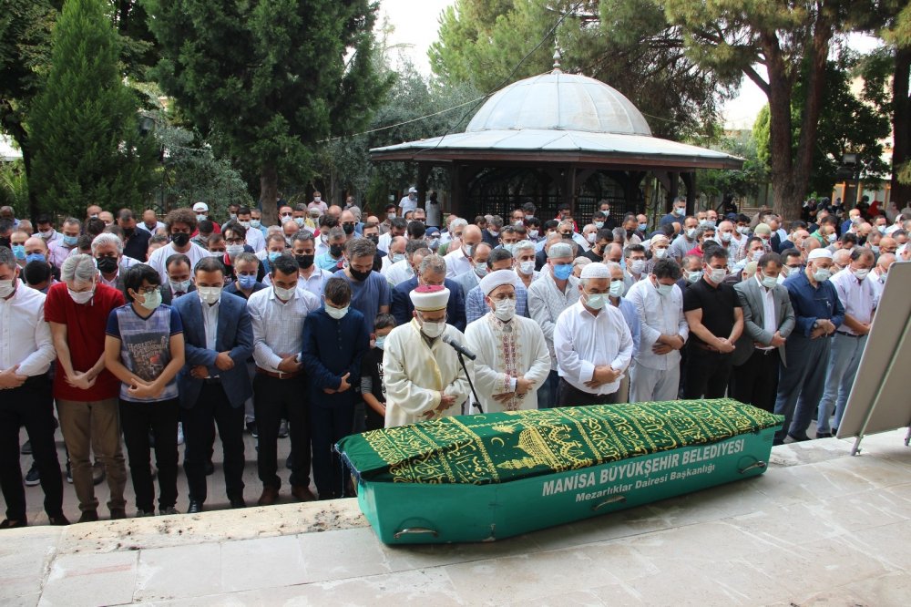 Korona virüse yenik düşen Doktor Hasan Feyzi Katıöz dualarla defnedildi