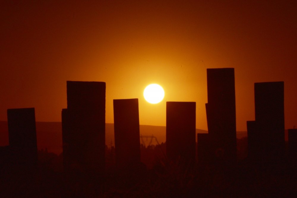 Tarihi Selçuklu Meydan Mezarlığı’nda gün batımı hayran bıraktı
