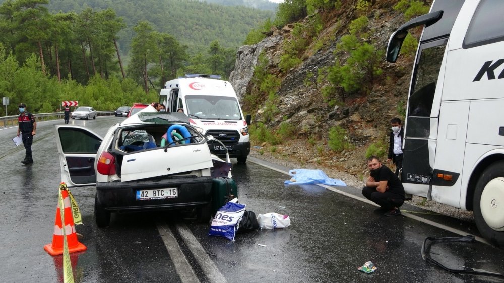 Tatil dönüşü feci kaza! Konyalı aileyi kızlarından ölüm ayırdı