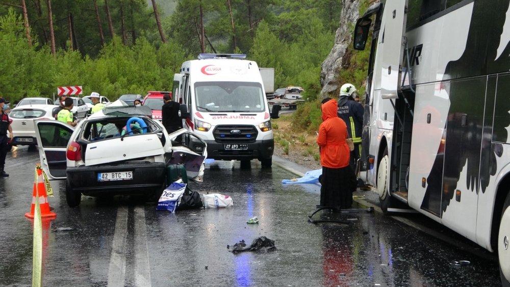 Tatil dönüşü feci kaza! Konyalı aileyi kızlarından ölüm ayırdı
