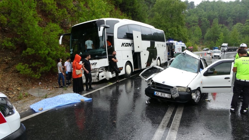 Tatil dönüşü feci kaza! Konyalı aileyi kızlarından ölüm ayırdı