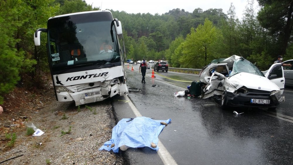 Tatil dönüşü feci kaza! Konyalı aileyi kızlarından ölüm ayırdı