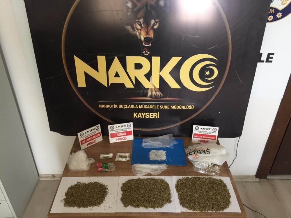 İç çamaşırında uyuşturucu sevkiyatı polise takıldı