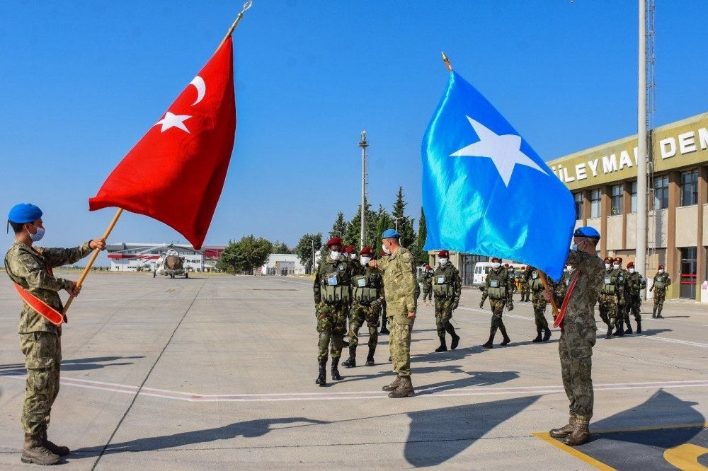 Azerbaycan ve Somalili askerler Türkiye'deki komando eğitimlerini tamamladı