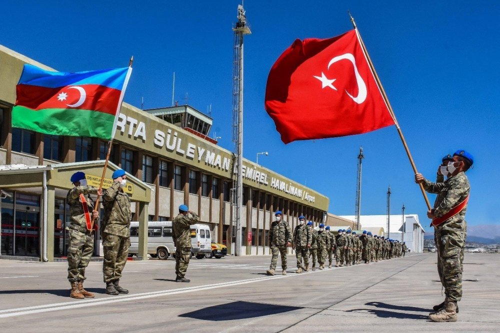 Azerbaycan ve Somalili askerler Türkiye'deki komando eğitimlerini tamamladı