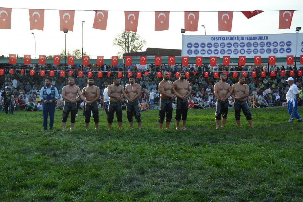 Biga Yağlı Güreşlerinde Başpehlivan İsmail Balaban