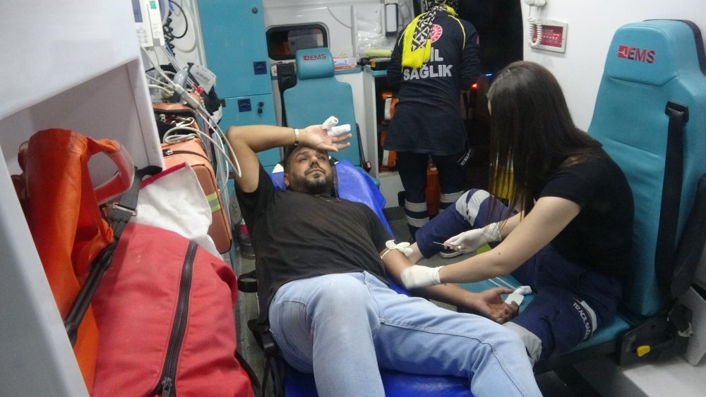 Düğünde gelinin ağabeyi ile erkek tarafı arasında kavga çıktı! 2'si kadın 6 kişi pompalıyla yaralandı