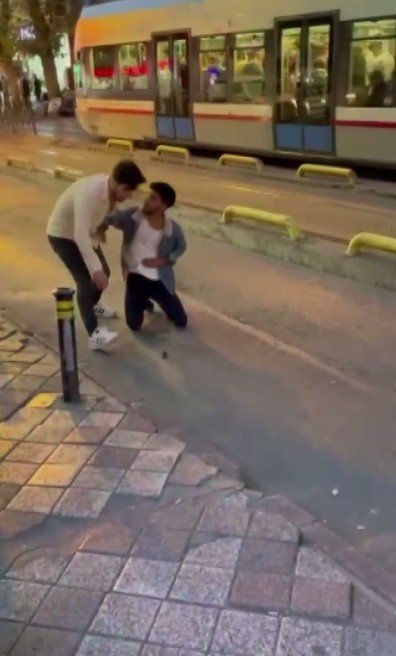 Okul çıkışında bıçaklı kız kavgası! 1 yaralı