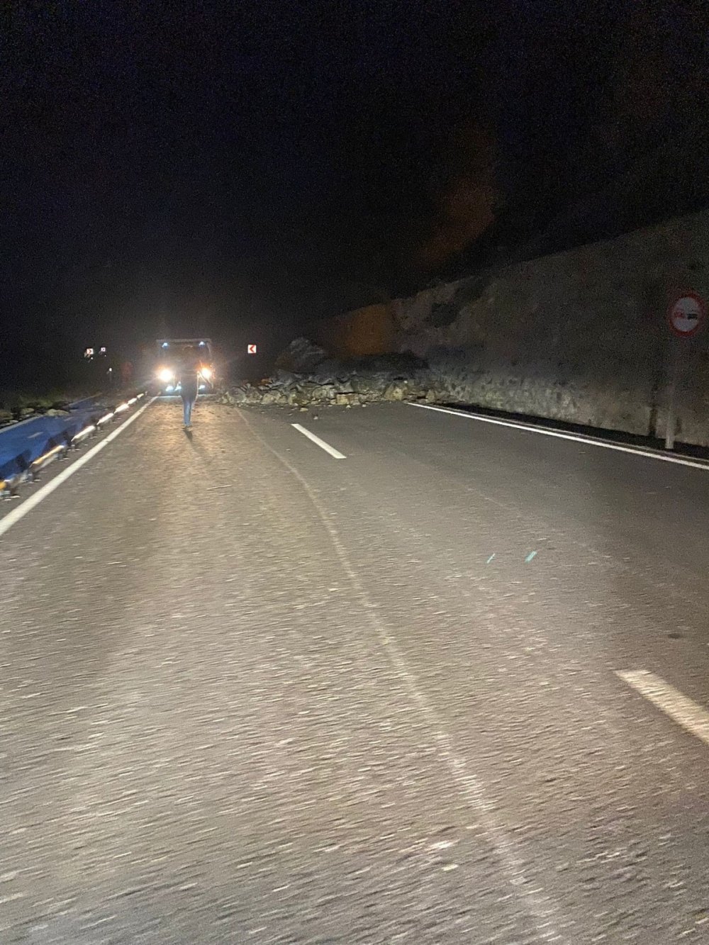 Samandağ - Arsuz çevre yolu heyelan nedeniyle trafiğe kapatıldı