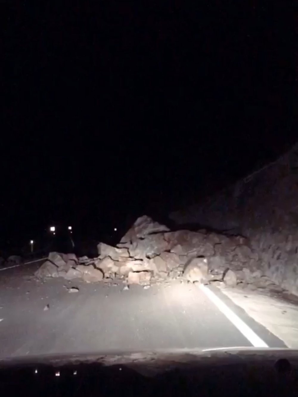Samandağ - Arsuz çevre yolu heyelan nedeniyle trafiğe kapatıldı