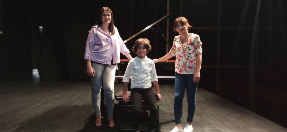 4 yaşında piyano çalmayı öğrendi! Minik ali Ali ödüle doymuyor