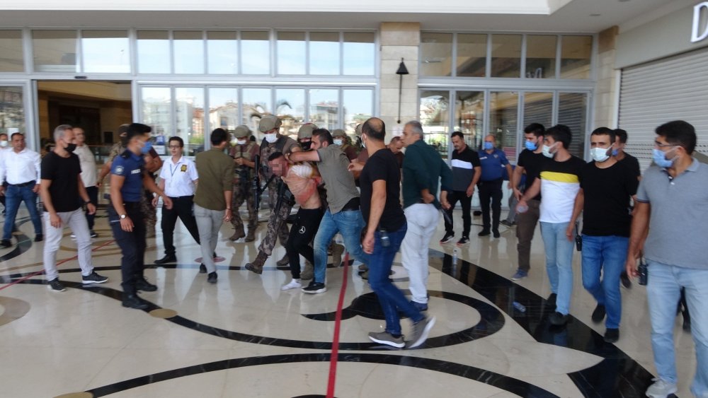 Antalya'da dehşet anları! Önce kendini kesti sonra rehin aldı