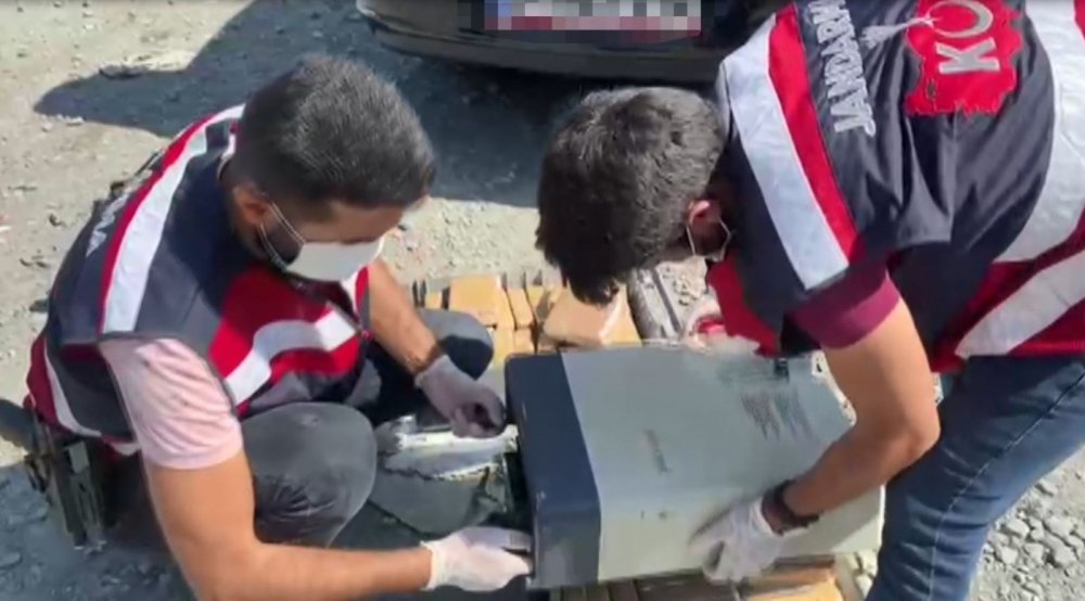 Yolcu otobüsüyle taşınan solunum cihazından 65 kilo eroin çıktı