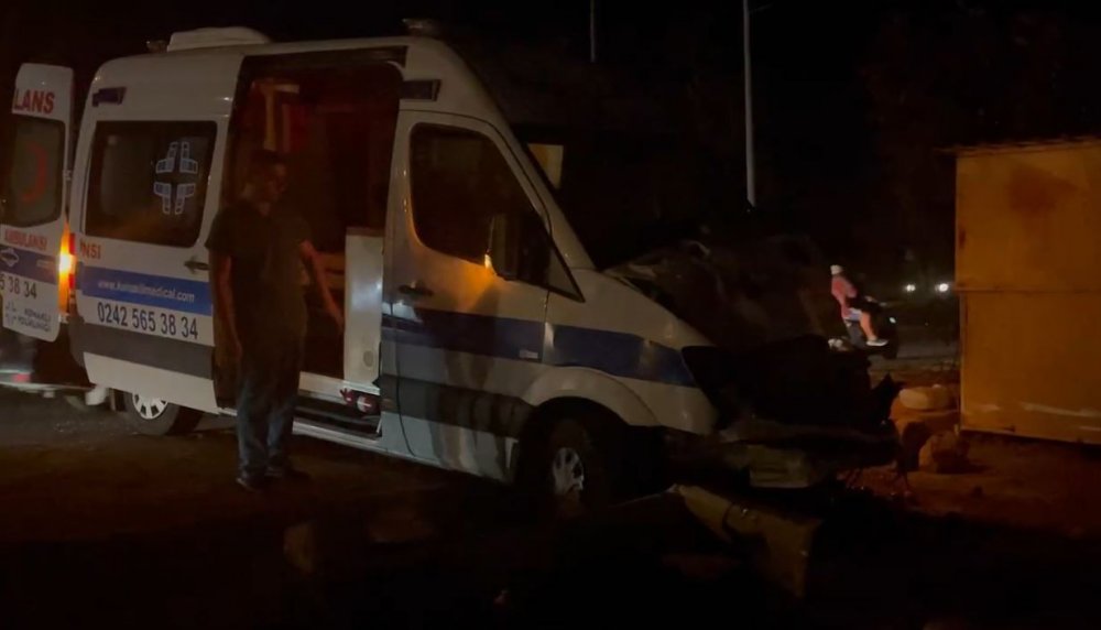 Alanya’da ambulans kazası! 1 yaralı