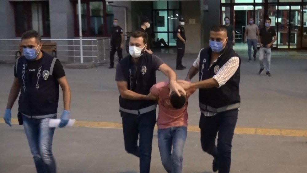 Ustabaşının boğazına bıçak dayayan garsonun ifadesi ortaya çıktı!