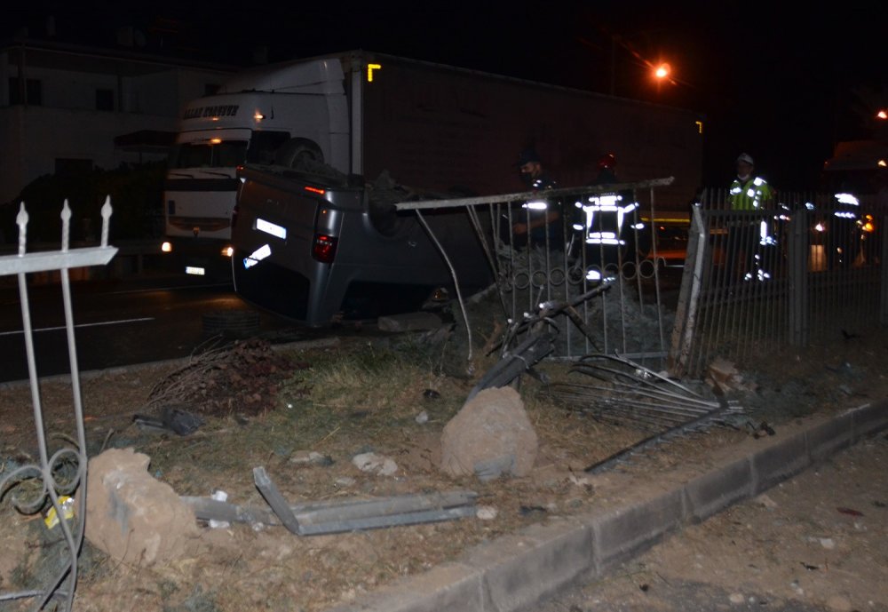 Turgutlu'da minibüs takla atıp karşı şeride geçti! 3'ü çocuk 5 yaralı