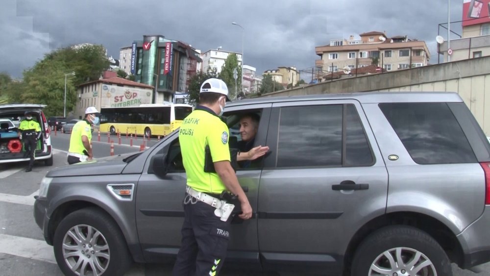Çakarlı ve cam filmli araçlar denetlendi