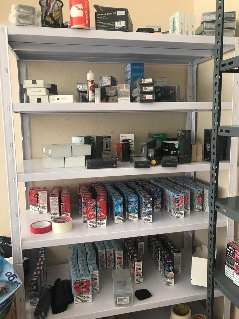 Kaçak elektronik sigara imalathanesine operasyon
