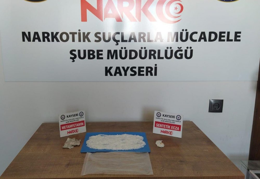 Saksıdan uyuşturucu zulası çıktı