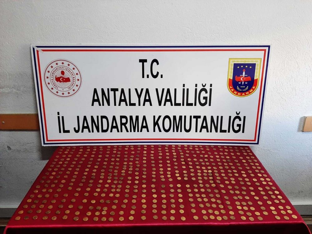 Kumluca'da Roma dönemine ait 556 adet sikke yakalandı