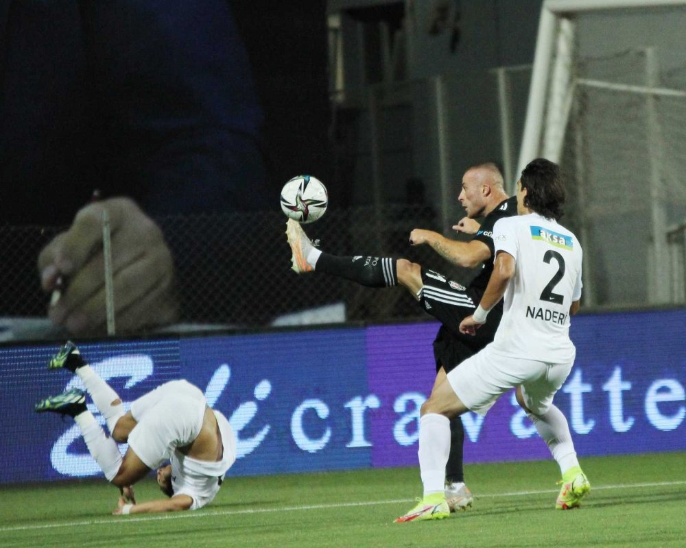 Süper Lig'de namağlup iki takım var! Biri Konyaspor diğeri Trabzonspor