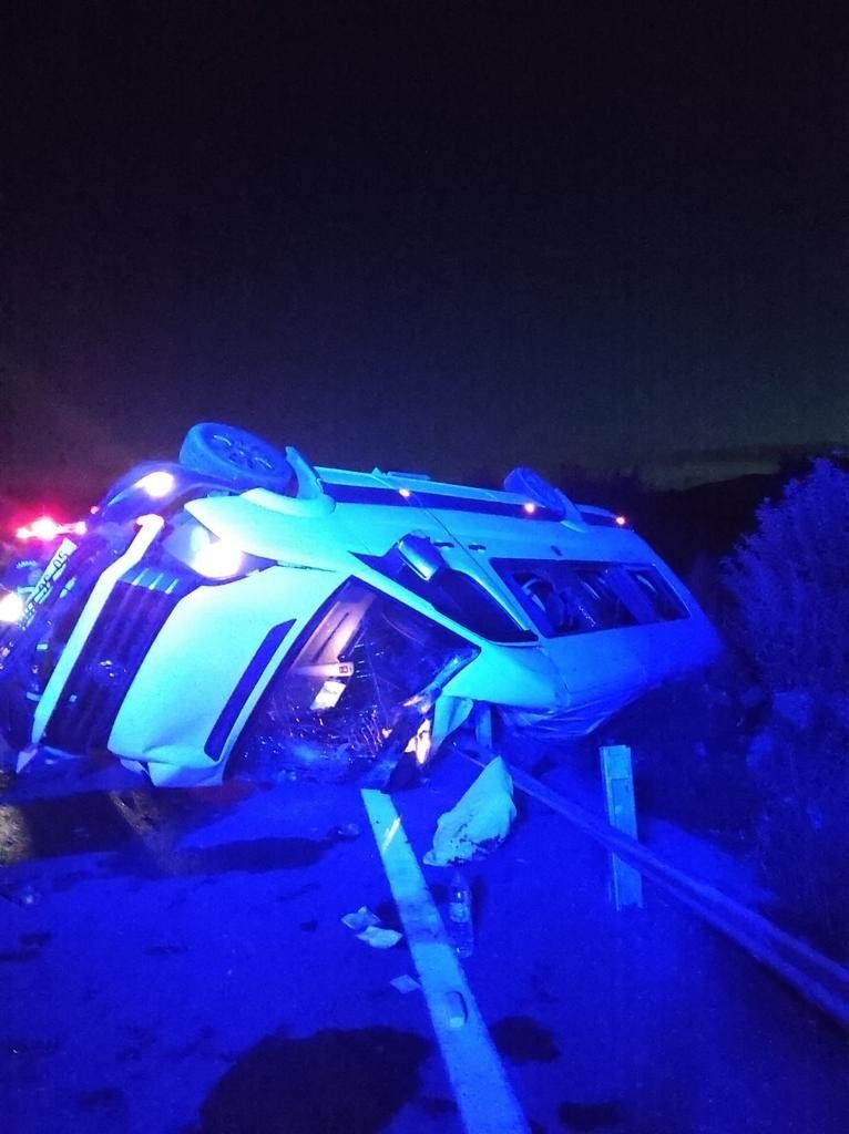 Antalya'ya kız istemeye gidiyorlardı! Konya'da devrilen minibüste 3'ü ağır 15 kişi yaralandı