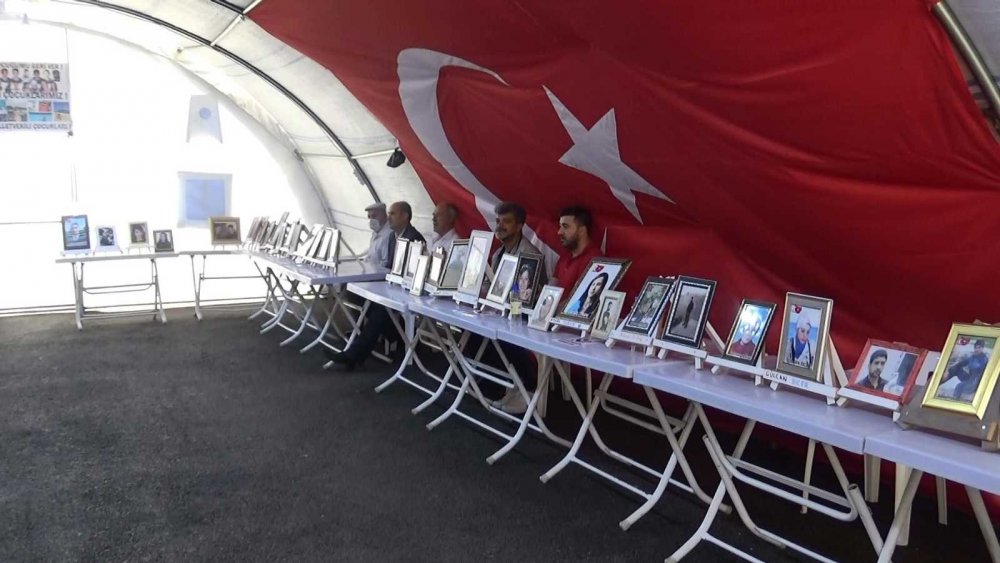 Evlat nöbetindeki anne Ayten Elhaman: HDP'nin bir kapısı meclise diğer kapısı ise Kandil'e çıkıyor