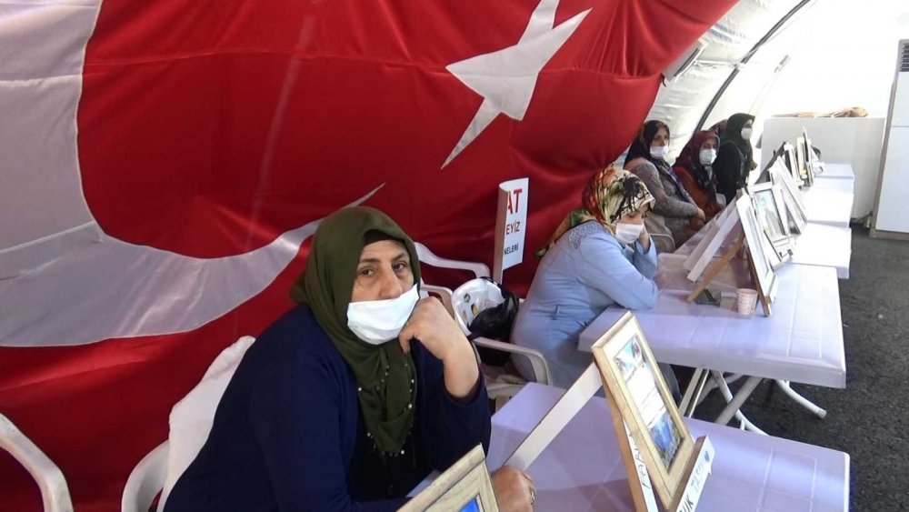 Evlat nöbetindeki anne Ayten Elhaman: HDP'nin bir kapısı meclise diğer kapısı ise Kandil'e çıkıyor