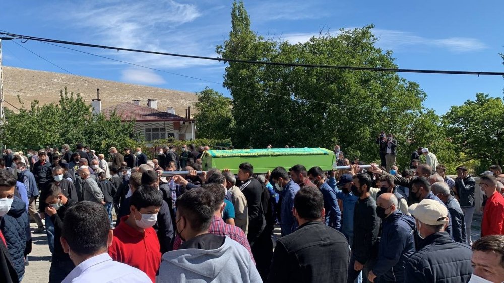 LPG patlaması sonucu çıkan yangında ölen 11 yaşındaki Yaşar Can Davutoğlu toprağa verildi