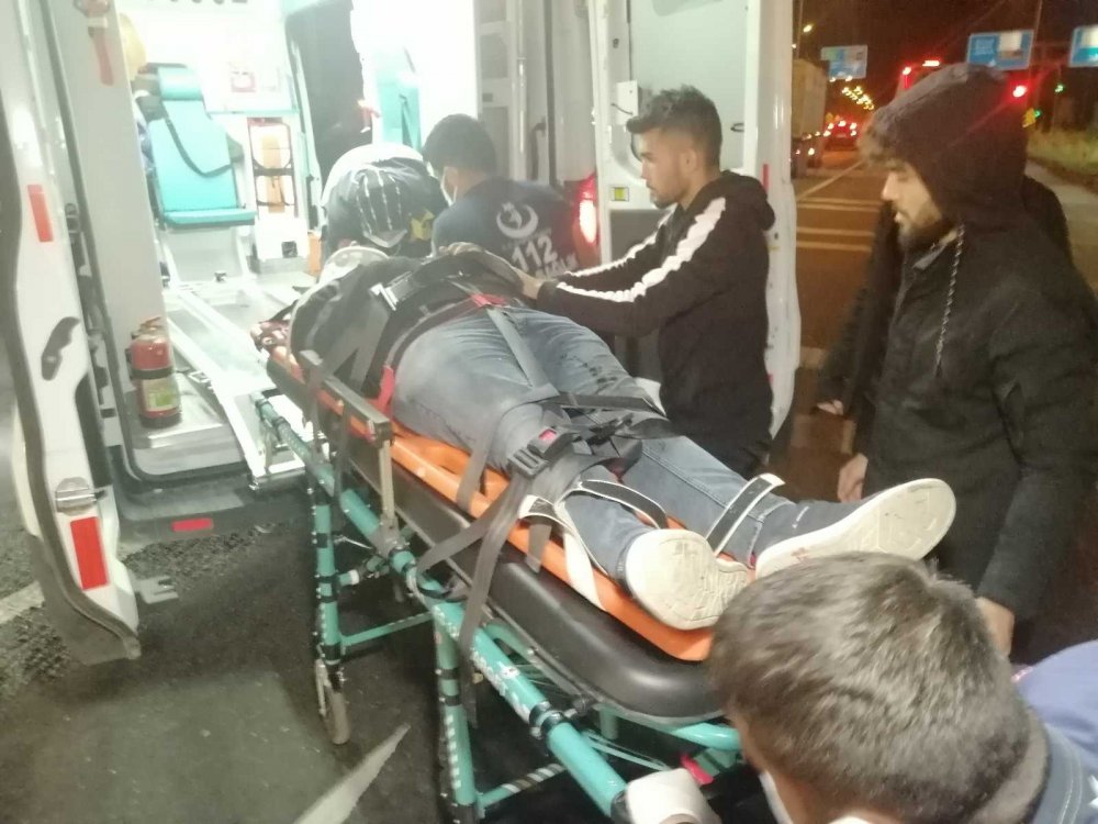 Alkollü sürücü Aksaray'da kırmızı ışıkta bekleyen tıra çarptı! 1 yaralı