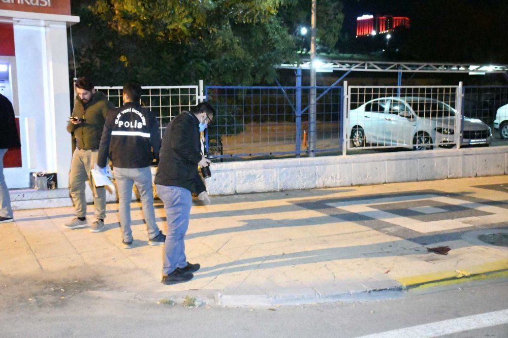 Arkadaşların telefonda küfürleşme kavgası kanlı bitti!