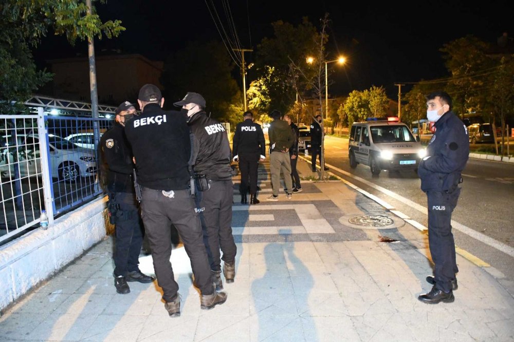 Arkadaşların telefonda küfürleşme kavgası kanlı bitti!