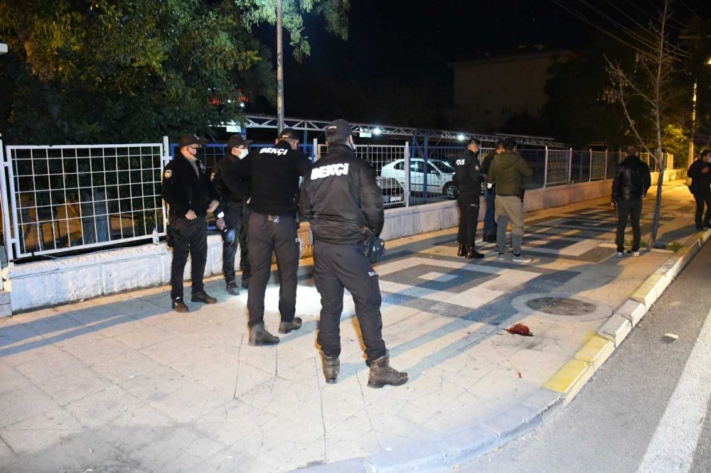 Arkadaşların telefonda küfürleşme kavgası kanlı bitti!